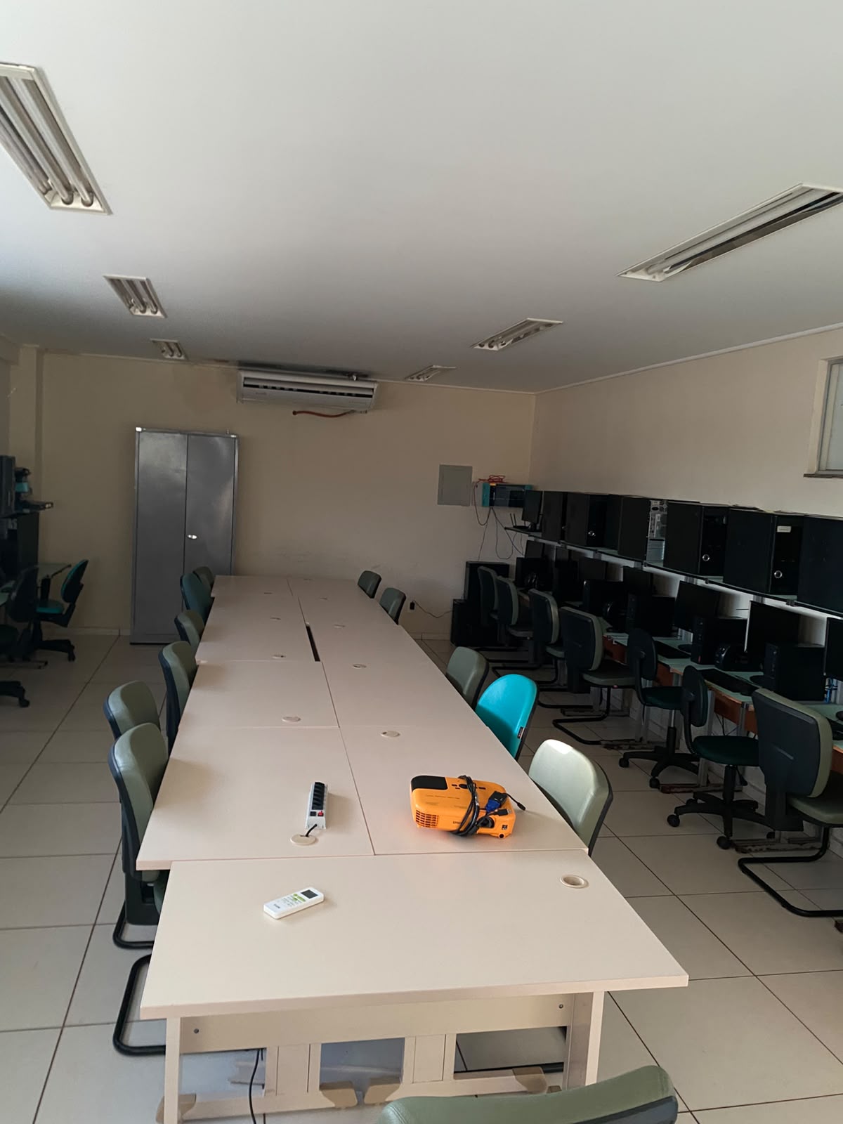 Aulas práticas no laboratório